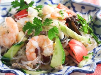 Vermicelli and seafood salad (Yam Wun Sen)