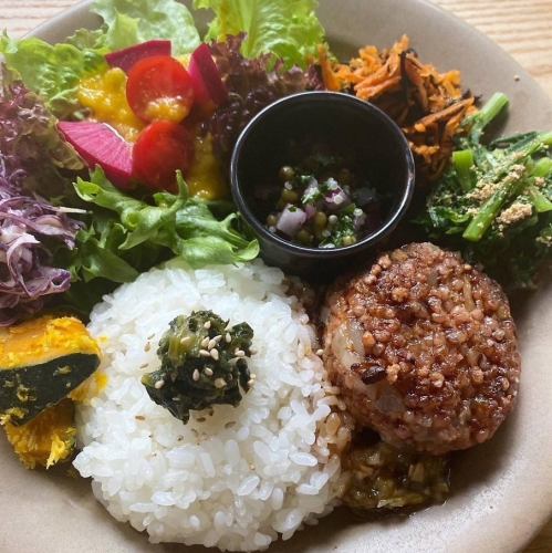 たかびきバーグ定食★プラス400円でドリンクセットも◎