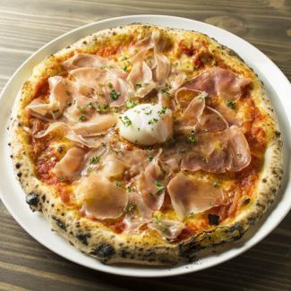 Bismarck pizza with soft-boiled egg and prosciutto