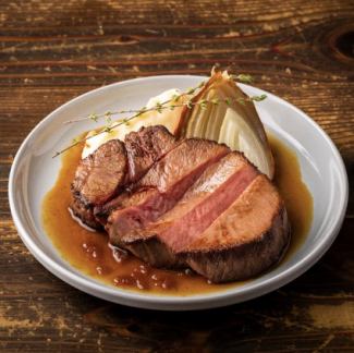 とろける食感!厚切り牛タンのロースト