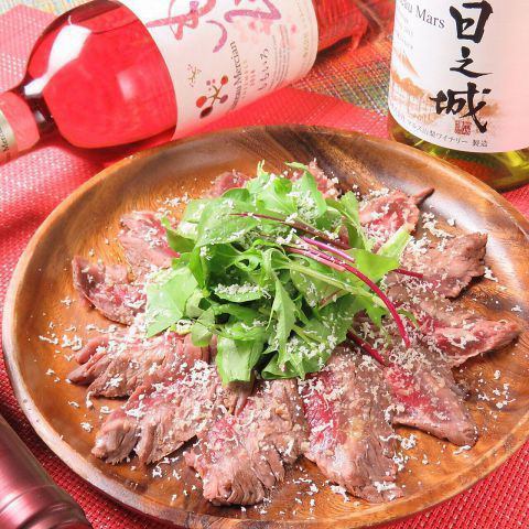 たっぷりルッコラと牛肉のタリアータ仕立てなどお肉メニュー充実