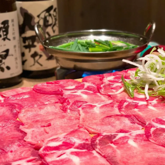 “豪华牛舌涮涮锅套餐”共8道菜 *原价6,500日元 → 使用优惠券后6,000日元