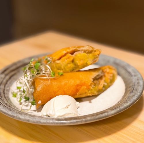 サーモンとさつまいもの春巻き(2切れ)