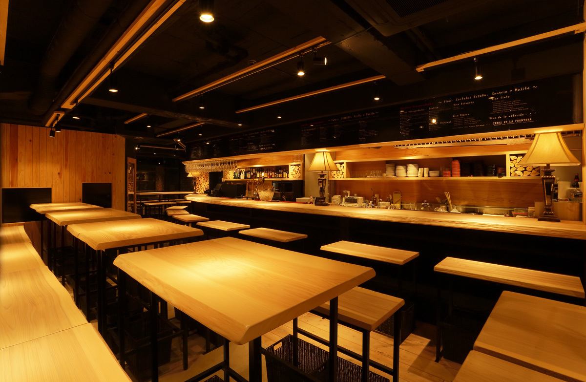 The counter kitchen in the store with calm indirect lighting is suitable for dates ♪