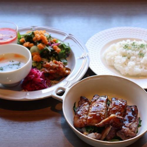 Salad plate and balsamic chicken