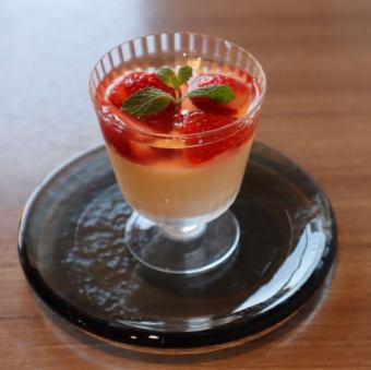 いちごのババロア（季節限定）