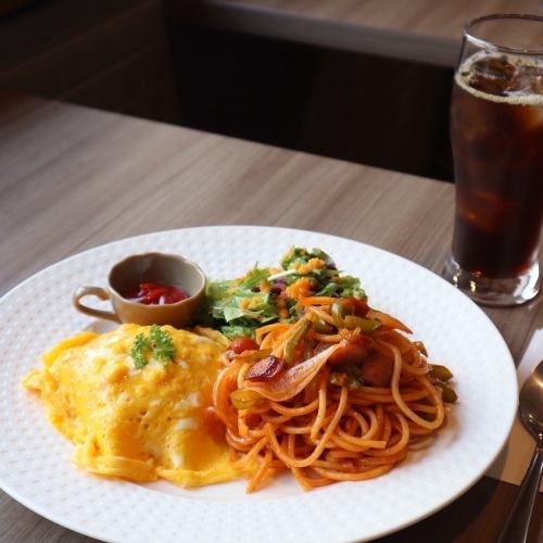 王道のオムライス＆ナポリタン（ミニサラダ付き）