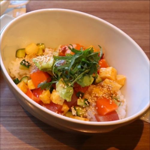 サーモンのポキごはん