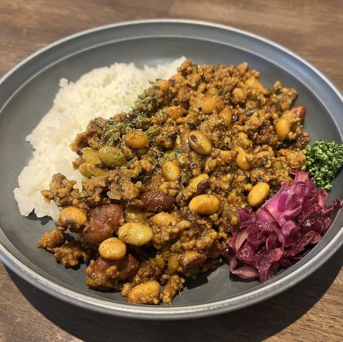チバザポークとお豆たっぷりキーマカレー（サラダ付）