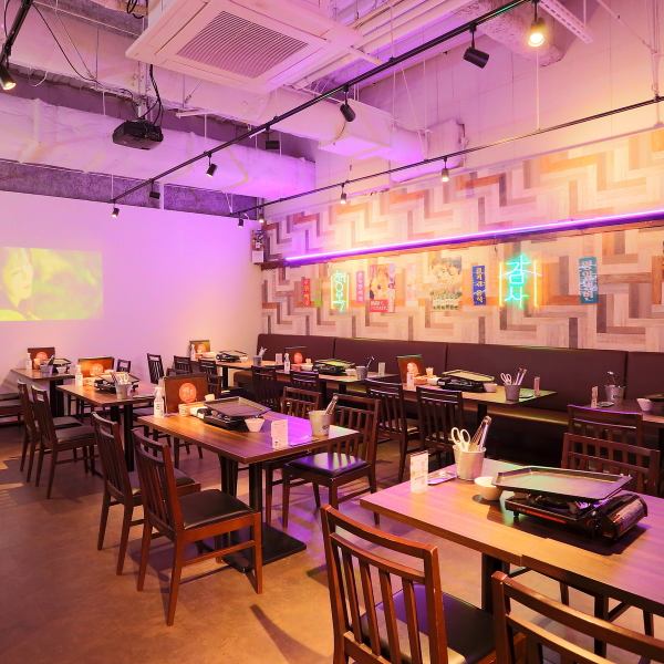 【テーブル席】ゆったりとお食事、宴会をお楽しみいただきたいお客様におすすめのお席です。1テーブル4名様仕様ですが、宴会などの場合、お席をコネクトすることも可能です！