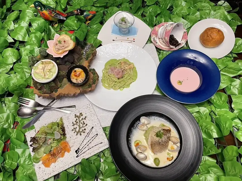 【シェフのおすすめランチ】前菜３種に始まり、珈琲・デザートまで豪華８品の少しリッチなランチセット☆