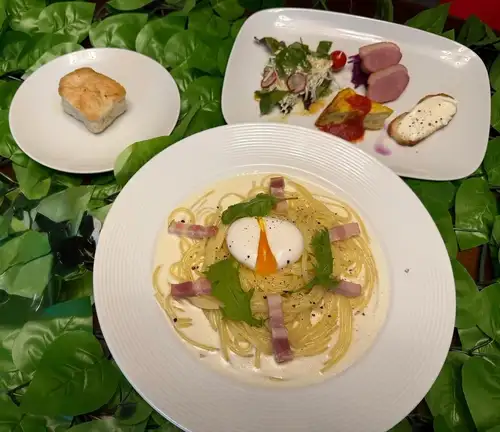 卡邦尼意面午餐