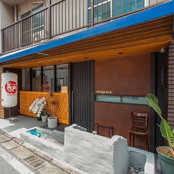 【二子新地駅より徒歩2分】二子新地駅から徒歩2分の好立地でアクセスが良いため、仕事帰りにふらっと立ち寄るのも、仲間と集まって宴会を楽しむのにも最適です。カウンター席も完備しており、お一人様でも気軽にご利用いただけます。貸切も承っておりますので、ぜひご相談ください。美味しい料理と共に、素敵なひとときを♪