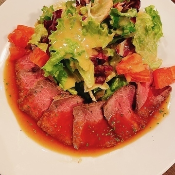 大山鶏の香草ローストや自家製ローストビーフで贅沢なひととき