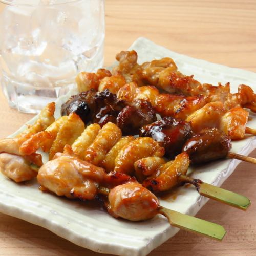 我们还推荐 Miou 鸡的什锦“新鲜烤鸡肉串”拼盘！