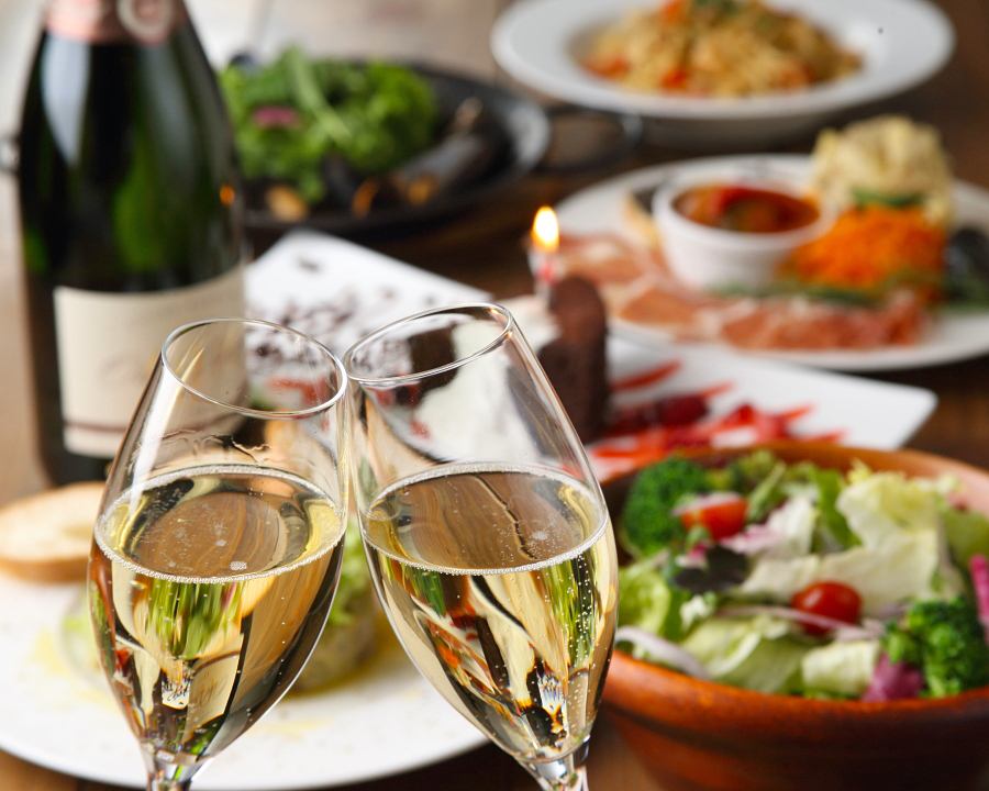 ソムリエが厳選する130種類のワインを、多彩な欧風料理とともにお楽しみください