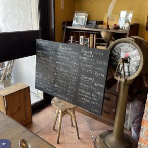 いつもとは違った大人の空間で、ステキなひと時を当店でお過ごしください。　お料理や好みのワインもご案内しております。