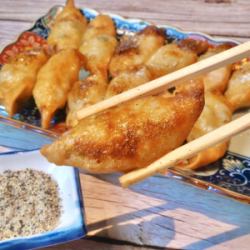 Tasty special fried dumplings (6 pieces)