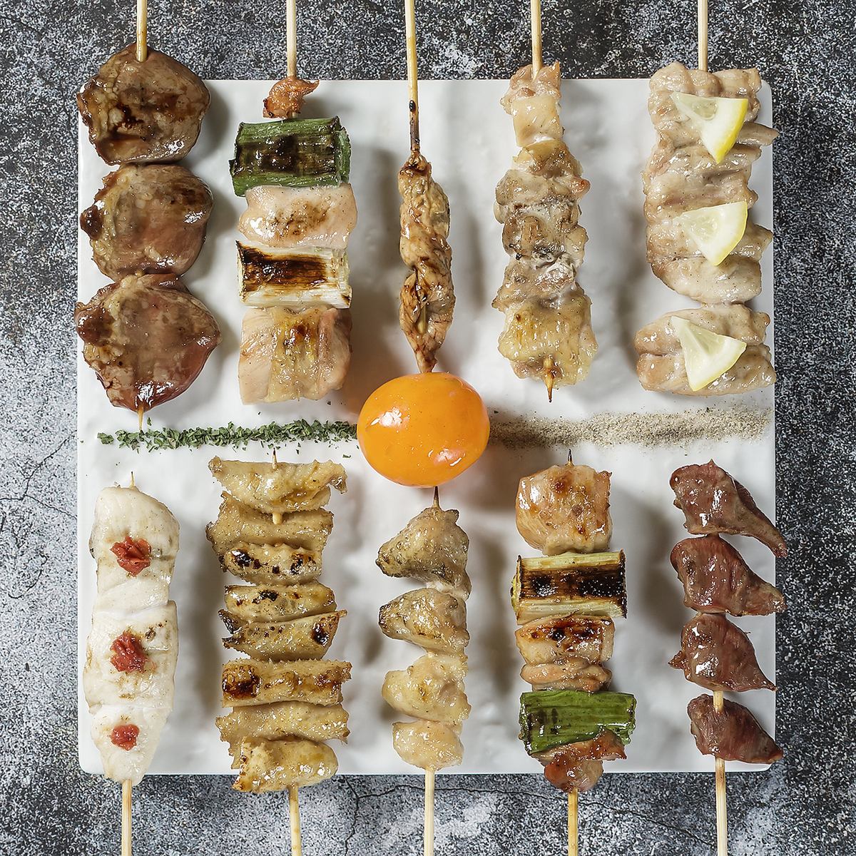 居酒屋名物の焼き鳥を本格的に楽しめる！会社宴会・サク飲みにも