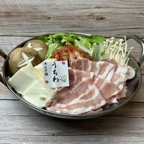 令人上癮的辣泡菜火鍋