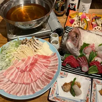 【单人份：可享生啤】包含甲心猪肉涮涮锅、整条鲷鱼刺身等8道菜 + 2小时【畅饮】5000日元 ⇒ 4500日元