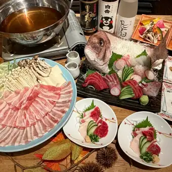 【单人份：可享生啤】8道菜，包含3种马肉刺身和甲心猪肉涮涮锅 + 2小时【畅饮】5500日元 ⇒ 5000日元