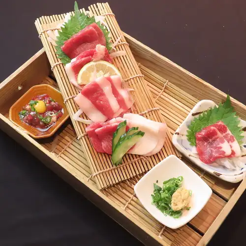【麦うさぎ名物】【人気TOP5】馬刺し七種盛り