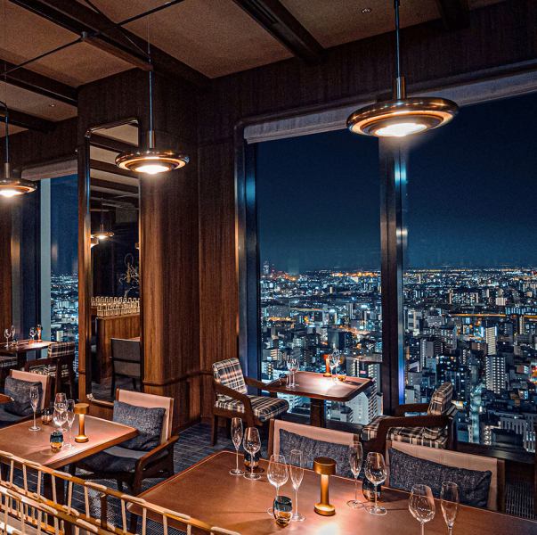【夜景を眺めながら乾杯。記憶に残る優雅な夜を過ごせます】当店では、料理に合わせたおすすめのドリンクもご用意しております。ワインや日本酒、ビールなど、夜景と共に贅沢に愉しめるものばかり。お食事の後には、手作りのカクテルや豊富なワインメニューで、忘れられない時間をごゆっくりお過ごしいただけます。