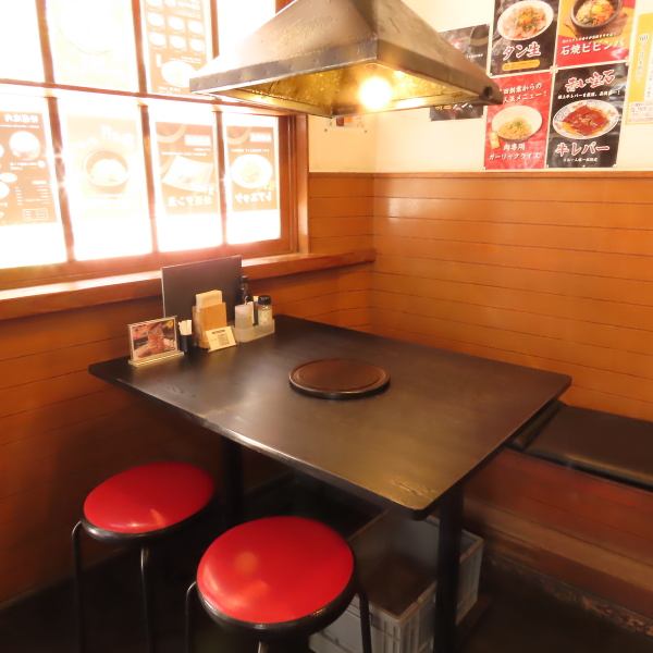 【家族連れやカップルでのご利用も◎】】当店は全席禁煙席となっており、ご家族連れの方やカップルの方でも安心してご利用いただける空間をご提供しております♪しま田じゃないと味わえない雰囲気が自慢で、特別な方とのひとときをより楽しんでいただけます◎落ち着いた空間で当店自慢のお肉を心ゆくまでご堪能ください！