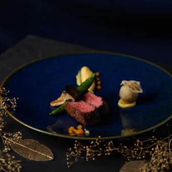 December 24th and 25th only: Christmas dinner with a glass of champagne and jazz performance