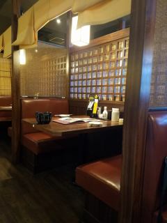 荒尾店可容納2人以上。您可以放鬆，而不必擔心周圍的人。請盡情享受。最適合在荒尾舉辦派對（荒尾、居酒屋、烤雞肉串、無限暢飲、便宜、居酒屋派對）
