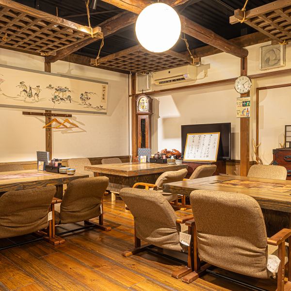 【アットホームな隠れ家で素敵なひとときを♪】当店は、和の落ち着く雰囲気が漂う古民家風の隠れ家的お店で、少人数利用にぴったりとなっております。店内はアットホームな雰囲気で、リラックスしながら食事を楽しめます。