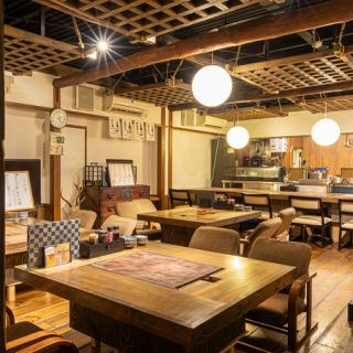 お座敷席は4人掛けが7席ございます。友人同士の宴会にぴったりなお席となっております!ぜひご利用ください。