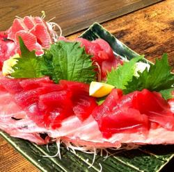 天然生まぐろの盛り合わせ ~中骨にのせて~(2~3人前)