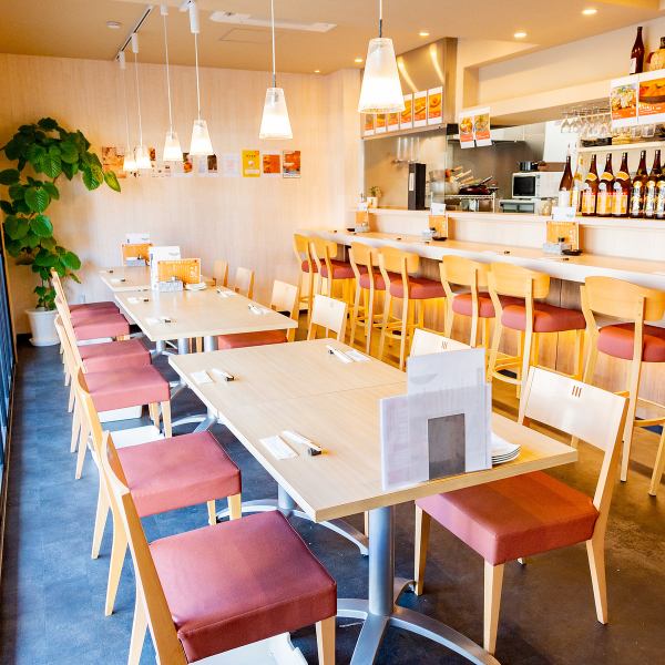 テーブル席とカウンターのお店は、20名様までの宴会が可能です。会社の飲み会や、女子会など、ご利用シーンに合わせてご活用ください。ご予約は、お早めに♪お一人様も大歓迎です！お仕事帰りのサク食べにも是非ご来店ください。