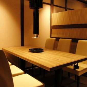 Table seats that can accommodate up to 6 people can be used not only for drinking parties with friends, but also for banquets on the way home from work and entertainment.We will do our best to meet the needs of our customers, so if you are looking for a yakiniku restaurant, please leave it to us.