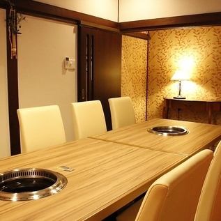 Private room seating for up to 10 people.It's easy to move seats.