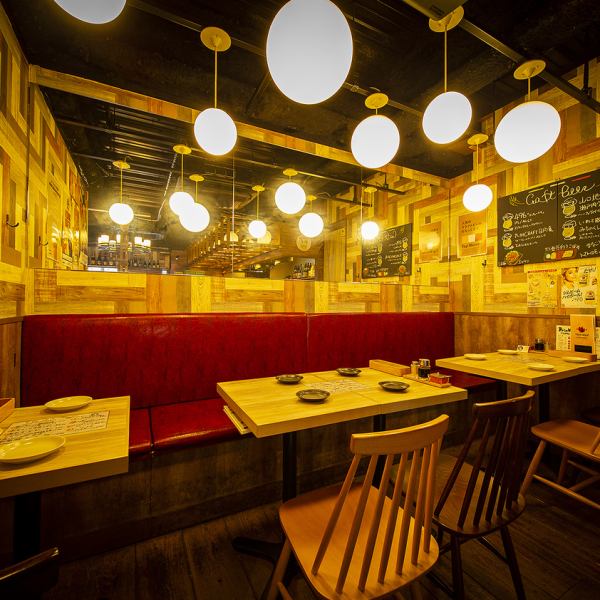 ゆったり落ち着いて鉄板料理が楽しめるソファー席も完備!お友達との会話を楽しみながら、良い時間をお過ごしください◎