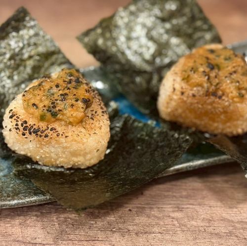 〆にぴったりの焼きおにぎり!