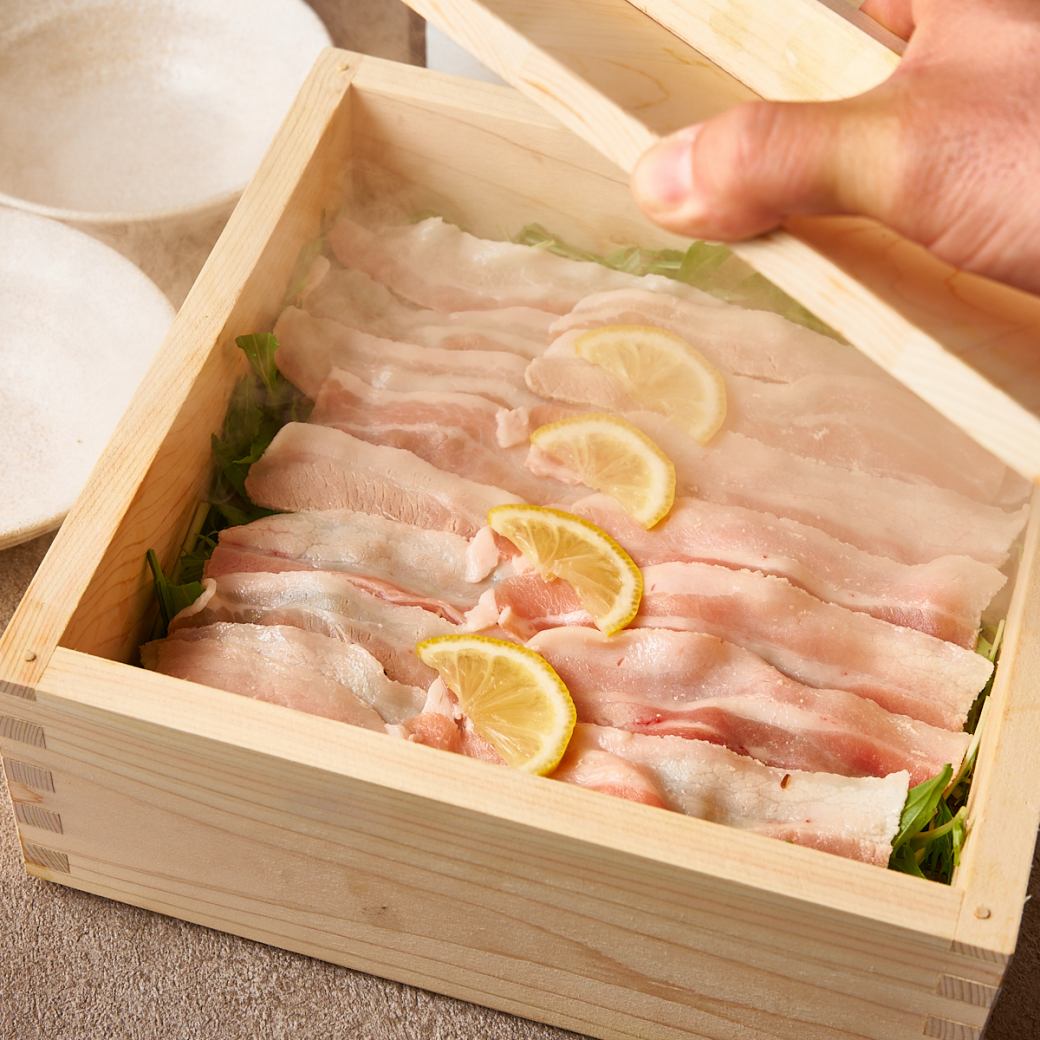 特注の檜せいろを使用した「せいろ蒸し」は食材の旨みが溢れます