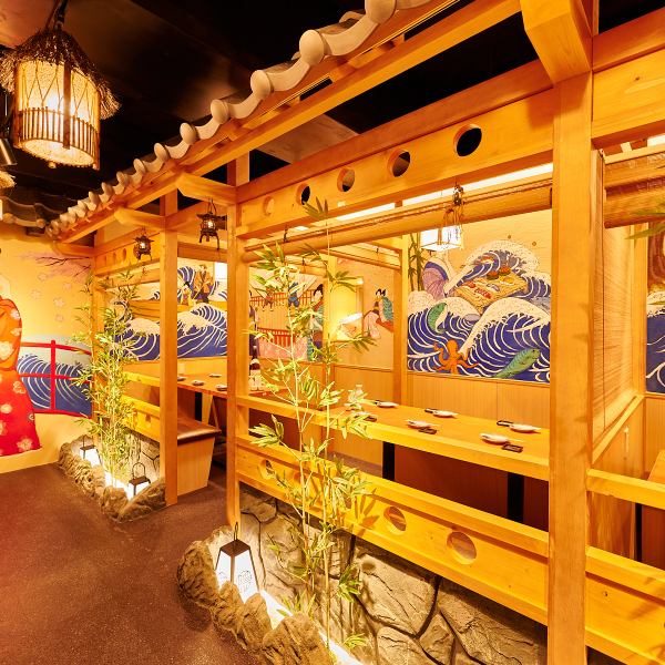 すだれを下ろしてゆったり半個室。団体様での飲み会、宴会にもおすすめです！パーティー、二次会などの貸切予約も承っております。新宿でトップクラスのお料理をリーズナブルなお値段でお楽しみいただける居酒屋は当店だけ！