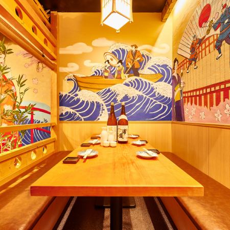 すだれを下ろしてゆったり半個室。壁面に日本の街並みを再現しました。2名様～6名様まで町屋席でご宴会をご用意しました。各種飲み放題付きのご宴会プランでゆったりご宴会もお楽しみいただけます。【せいろ蒸しと創作和牛 個室 隠居亭 新宿西口本店】