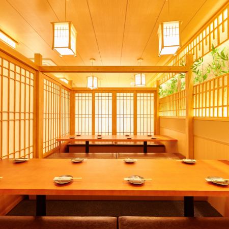 10名様以上のご宴会・飲み会にもゆったりお過ごし頂けるプライベート席をご用意しております！気の置けない仲間たちと時間を気にせず楽しめる空間で、ゆったりくつろいでみませんか？【せいろ蒸しと創作和牛 個室 隠居亭 新宿西口本店】