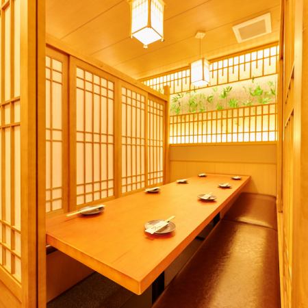 5名様から10名様のご宴会まで対応可能な完全個室席です。接待や宴会などにも対応可能。落ち着いた照明がうれしい、合コンや女子会利用も◎接待や友人同士でのご利用に最適です♪ゆったり宴会にぜひご利用下さい。