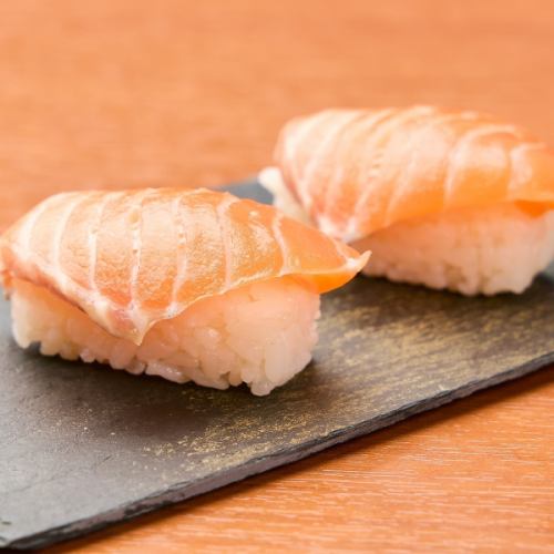 握り寿司サーモン2貫/握り寿司真鯛2貫/握り寿司赤海老2貫/握り寿司たこ2貫