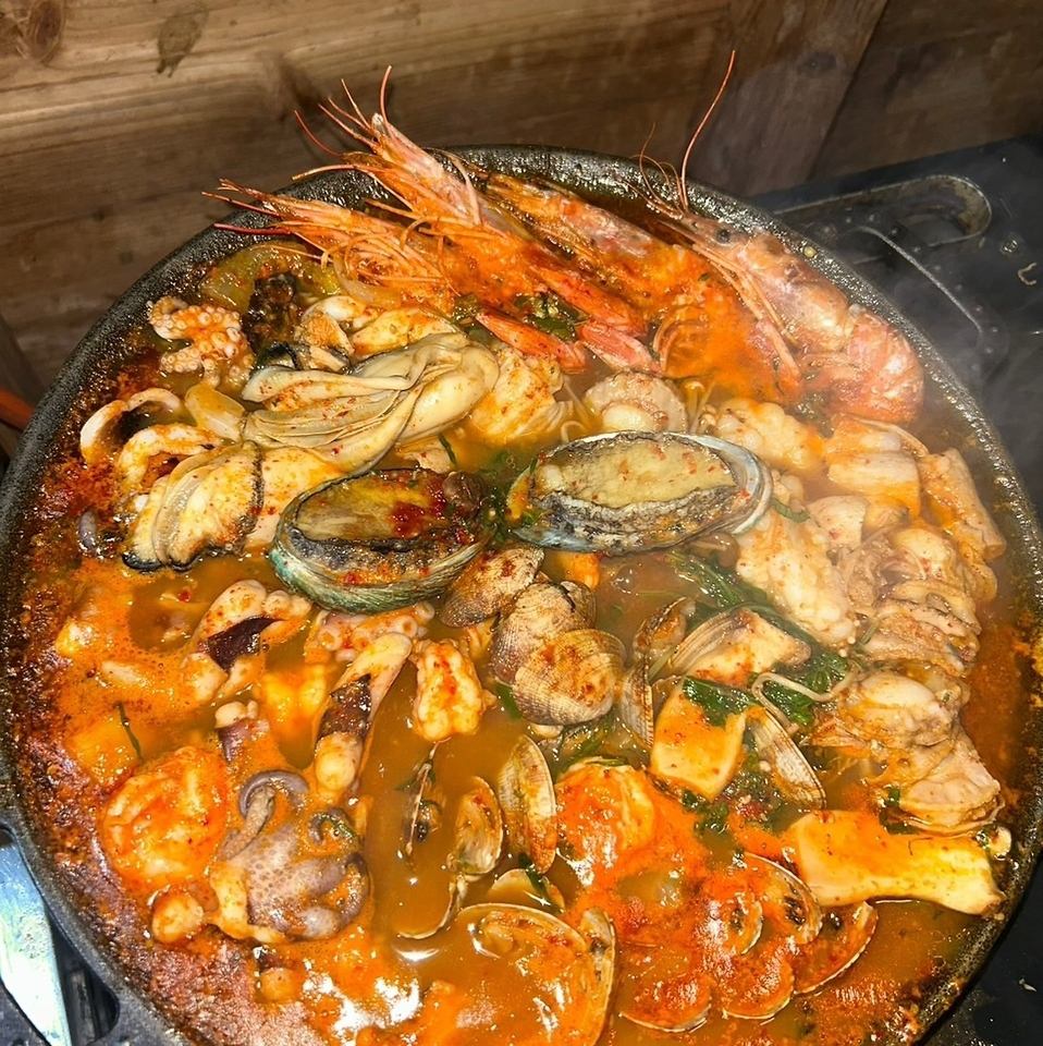 手長ダコやその他海鮮を使った料理が盛りだくさん１