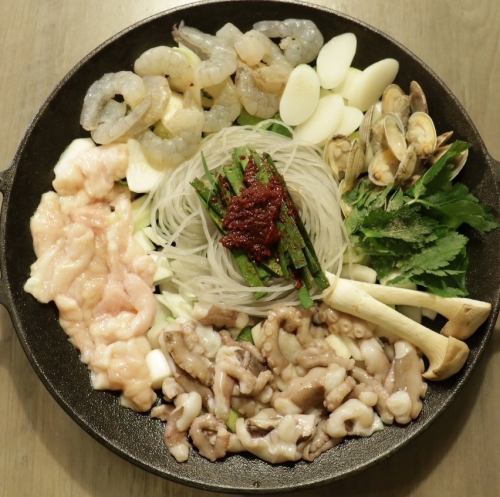 【釜山起源的极品海鲜内脏锅】龙虾饭（2人份）4800日元（含税）