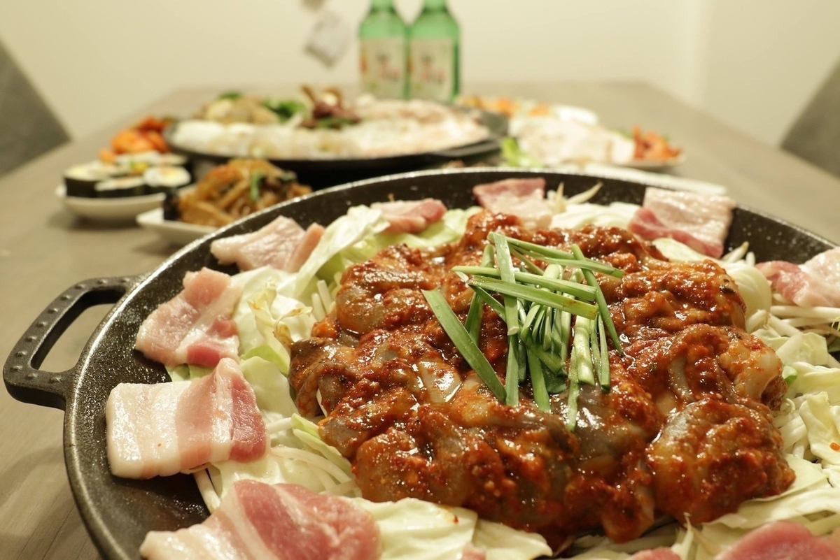 家族でのご利用も大歓迎！2Fにはお子様用スペースございます♪