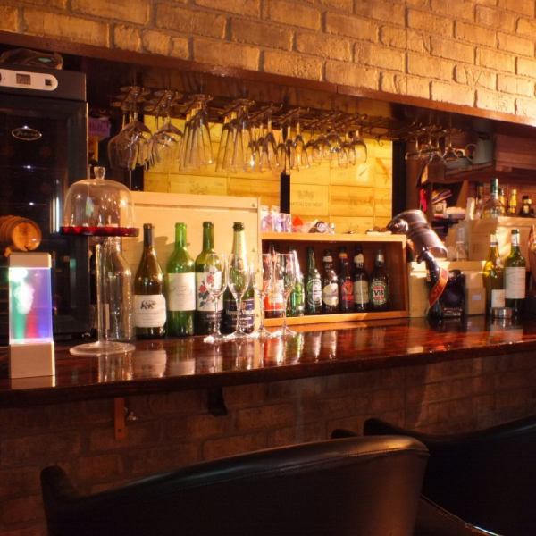オーナーがこだわりを持って作った店内は、お客様にゆっくりと楽しんでもらいたいとの思いが詰まっています。大人のリラックススペースはまさに南越谷の大人の隠れ家的雰囲気。(写真は系列店)