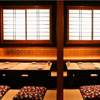 【奥の間】掘りごたつ座敷。5名様以上のご利用であればご要望次第で半個室にすることもできます。接待や会食でもご利用ください。本格的な江戸前寿司を気軽に味わえるので、普段使いにもぴったりです。新鮮だからこその本物の味をご堪能ください。